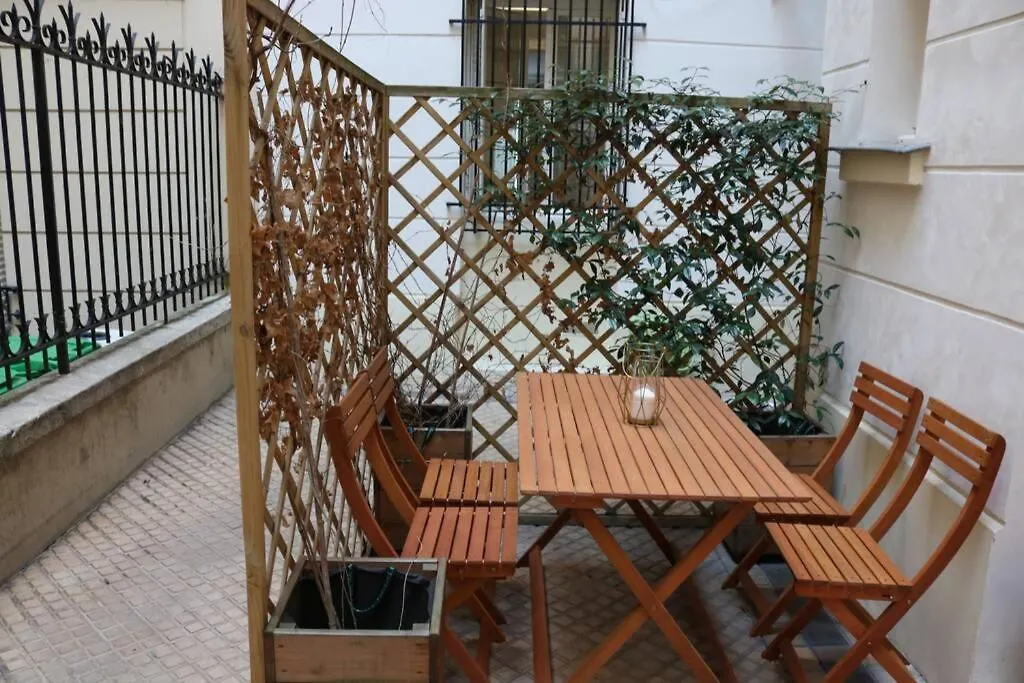 Petit Bijou Dans Le Centre De * Paris